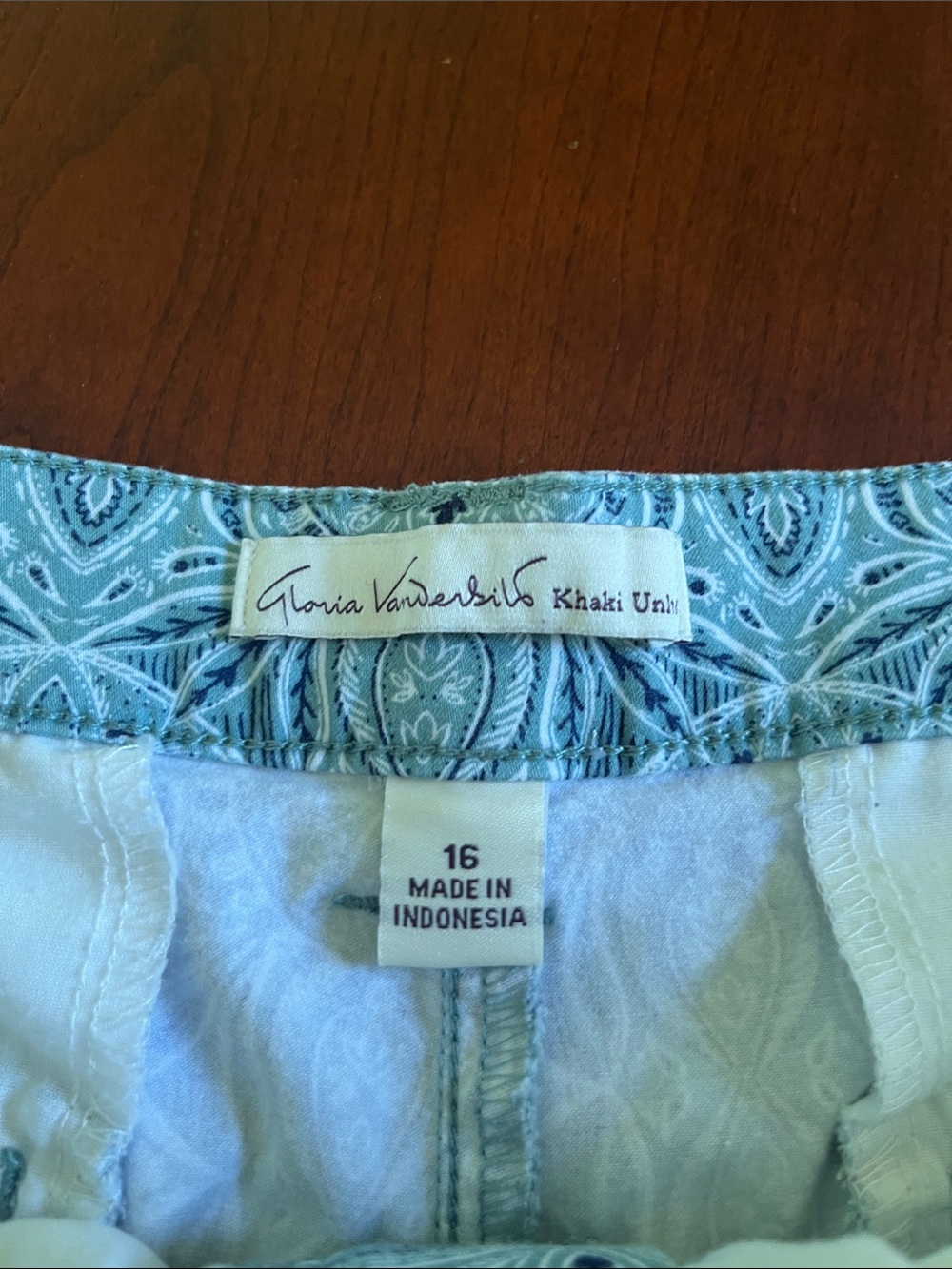 Women’s Gloria Vanderbilt Khaki Casual Shorts - Picture 6 of 7